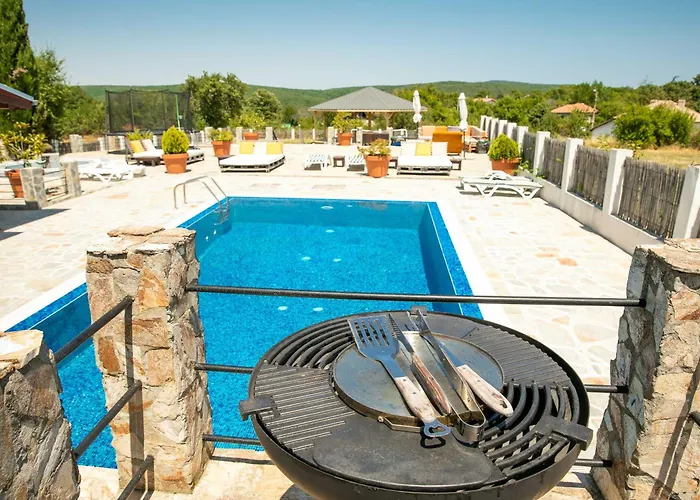 Luxury, Private Pool, Sauna, Beach! וילה